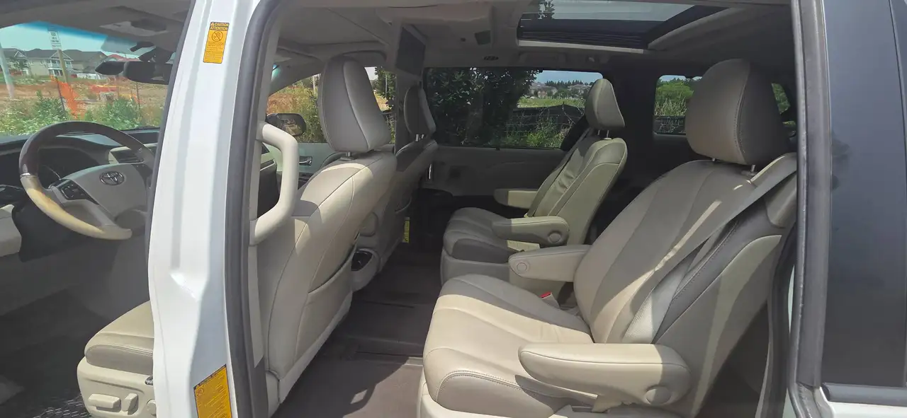 Toyota Sienna снимка Toyota Sienna