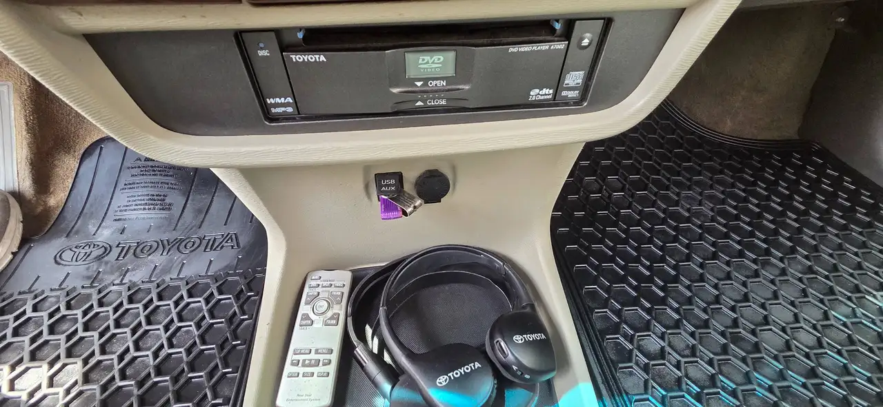 Toyota Sienna снимка Toyota Sienna
