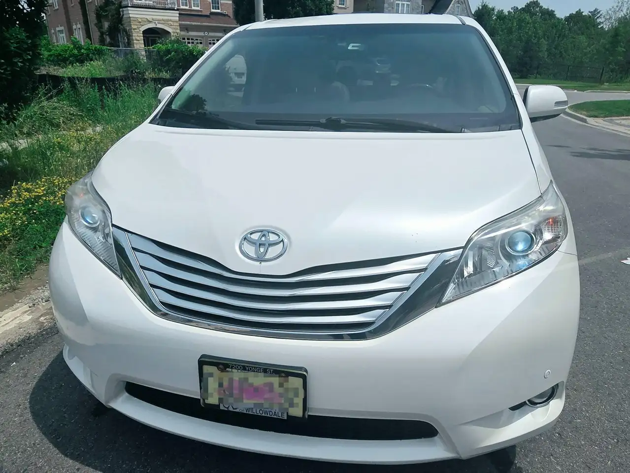 Toyota Sienna снимка Toyota Sienna