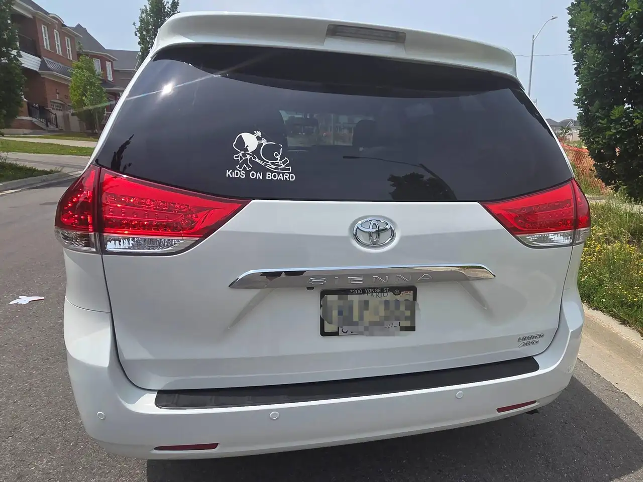 Toyota Sienna снимка Toyota Sienna