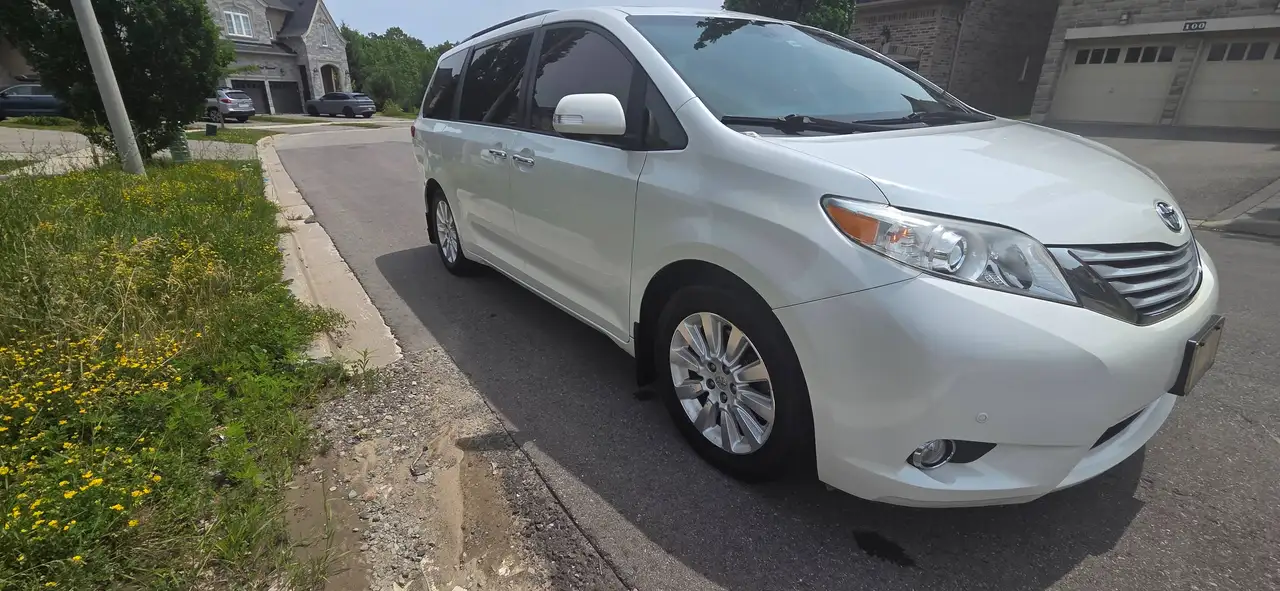 Toyota Sienna снимка Toyota Sienna