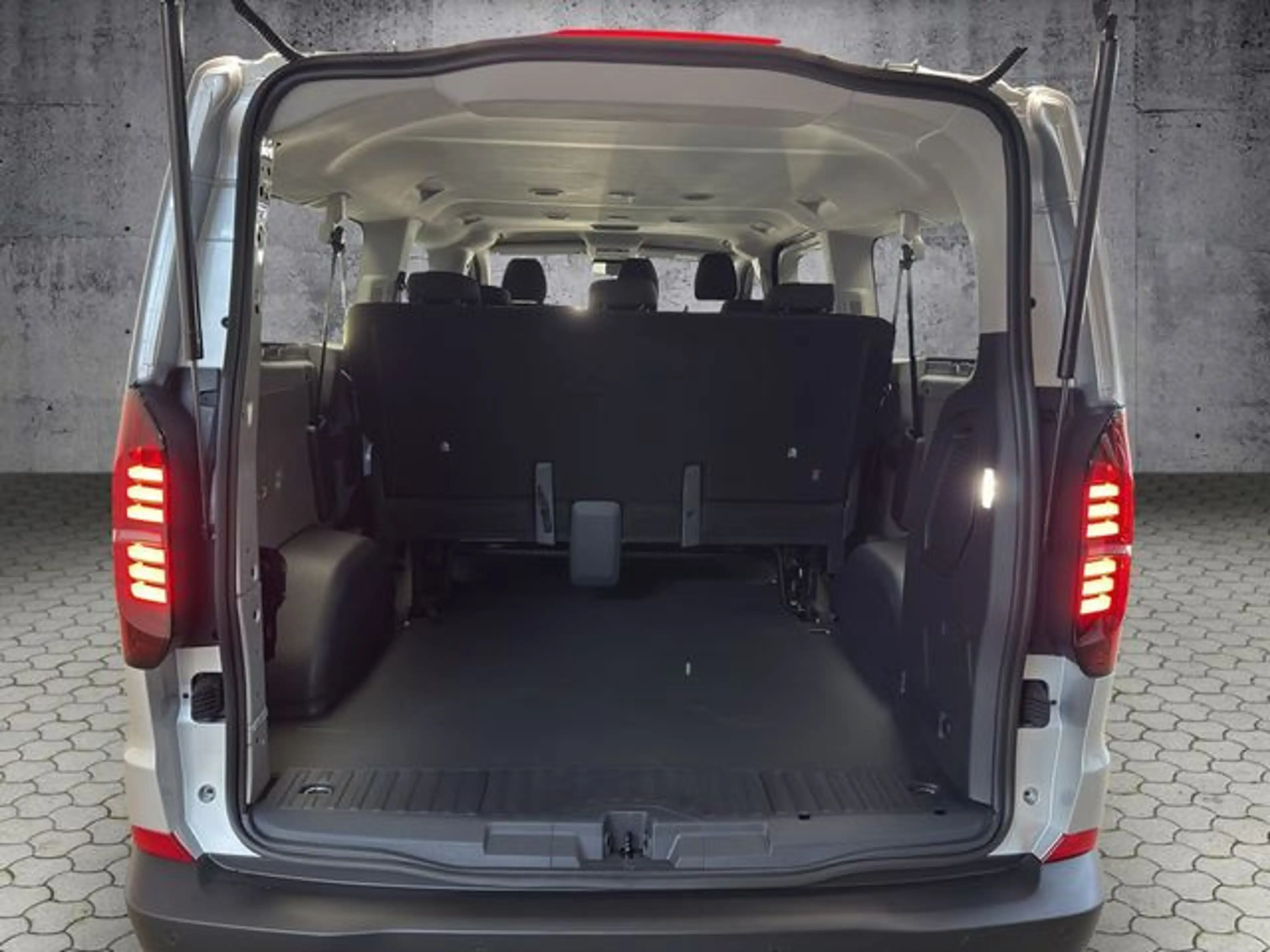 Volkswagen T7 Kombi 2.0 TDI Automatik langer Radstand 9Sitzer+PDC+K... — photo 13