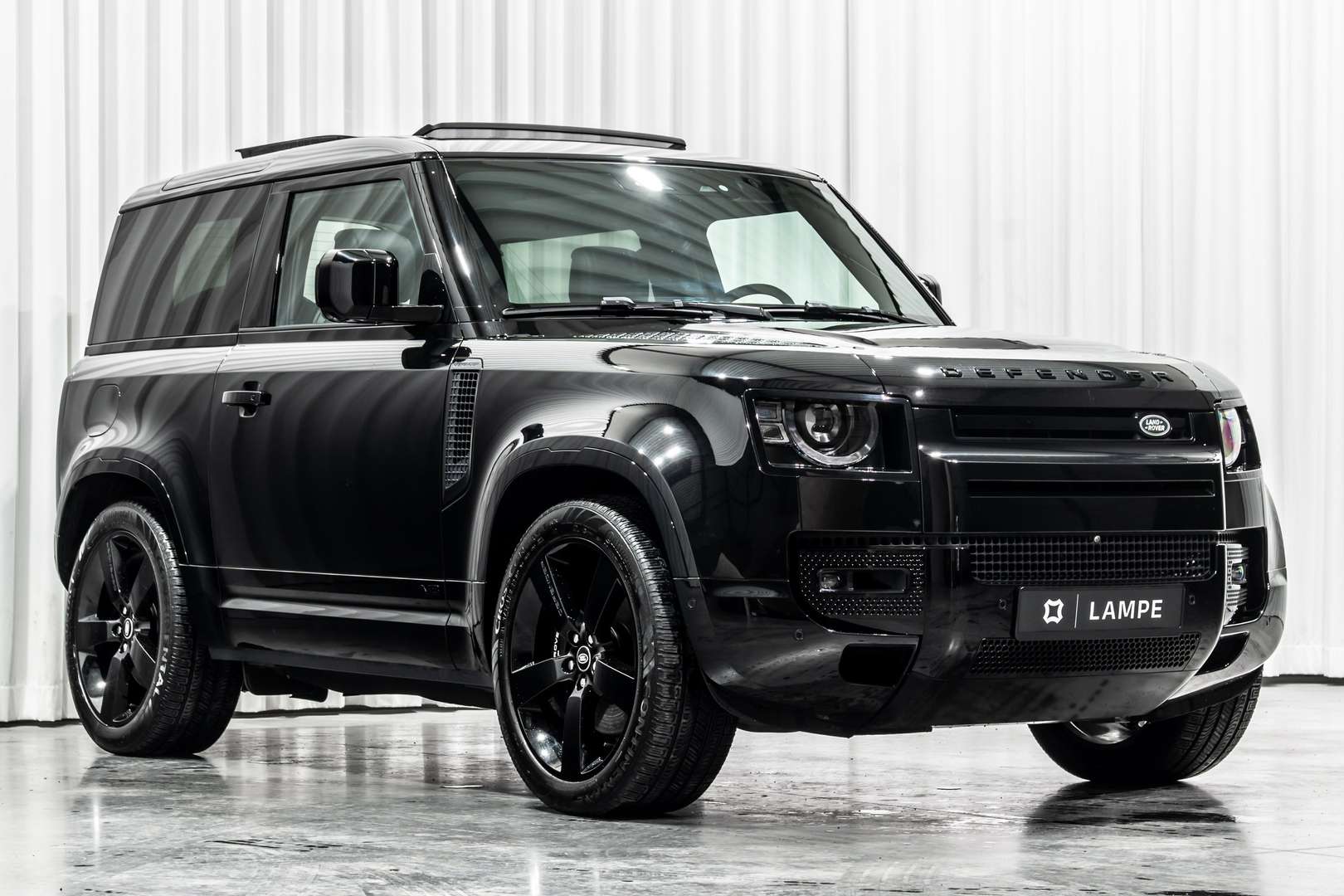 Land Rover Defender 90 Full Black Trekhaak Pano HUD 360 ACC P525 V8 -  - Joinsteer - #3