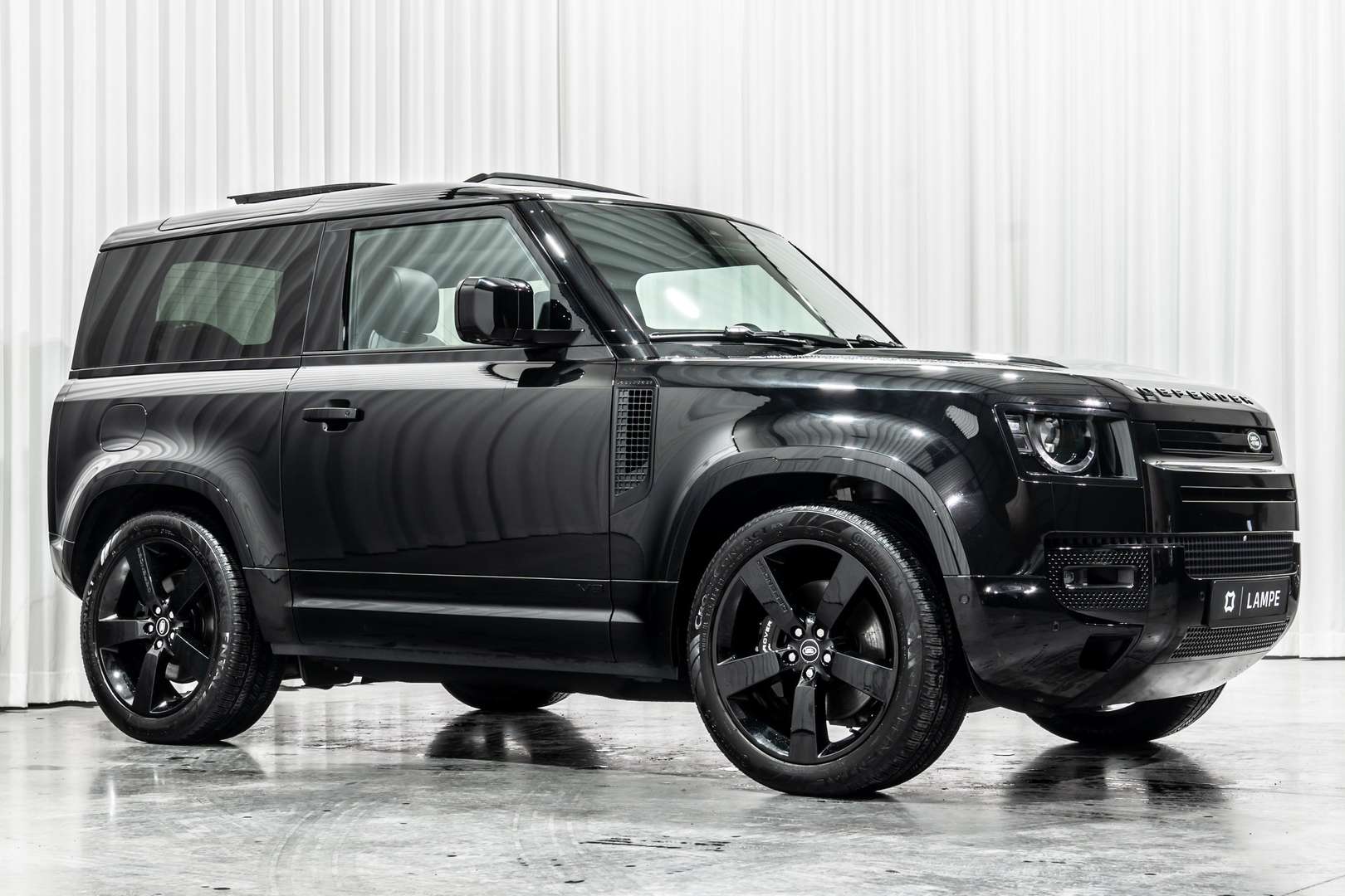 Land Rover Defender 90 Full Black Trekhaak Pano HUD 360 ACC P525 V8 -  - Joinsteer - #4