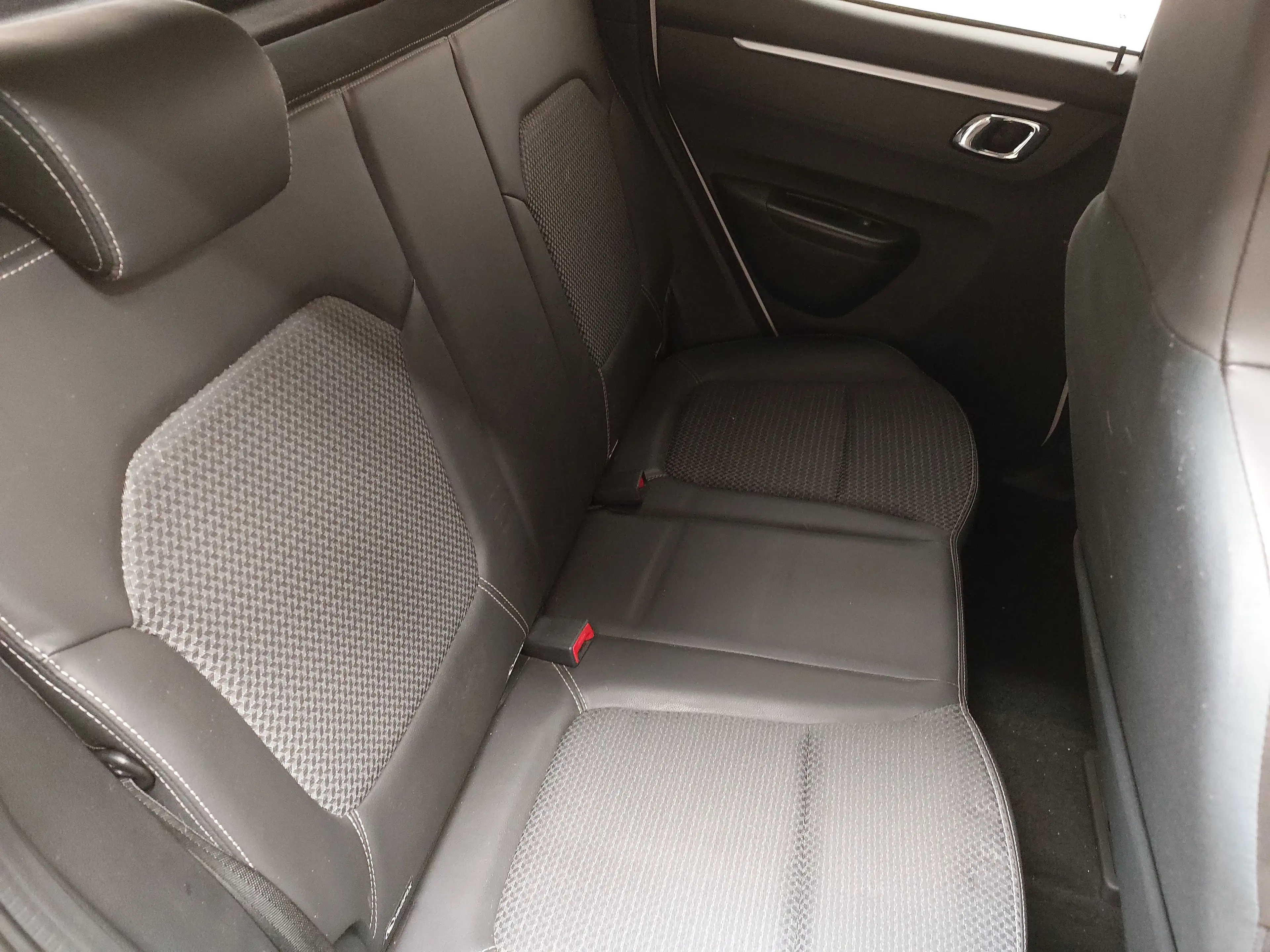Dacia Spring Electric Essential Navi T-Leder PDC — photo 12