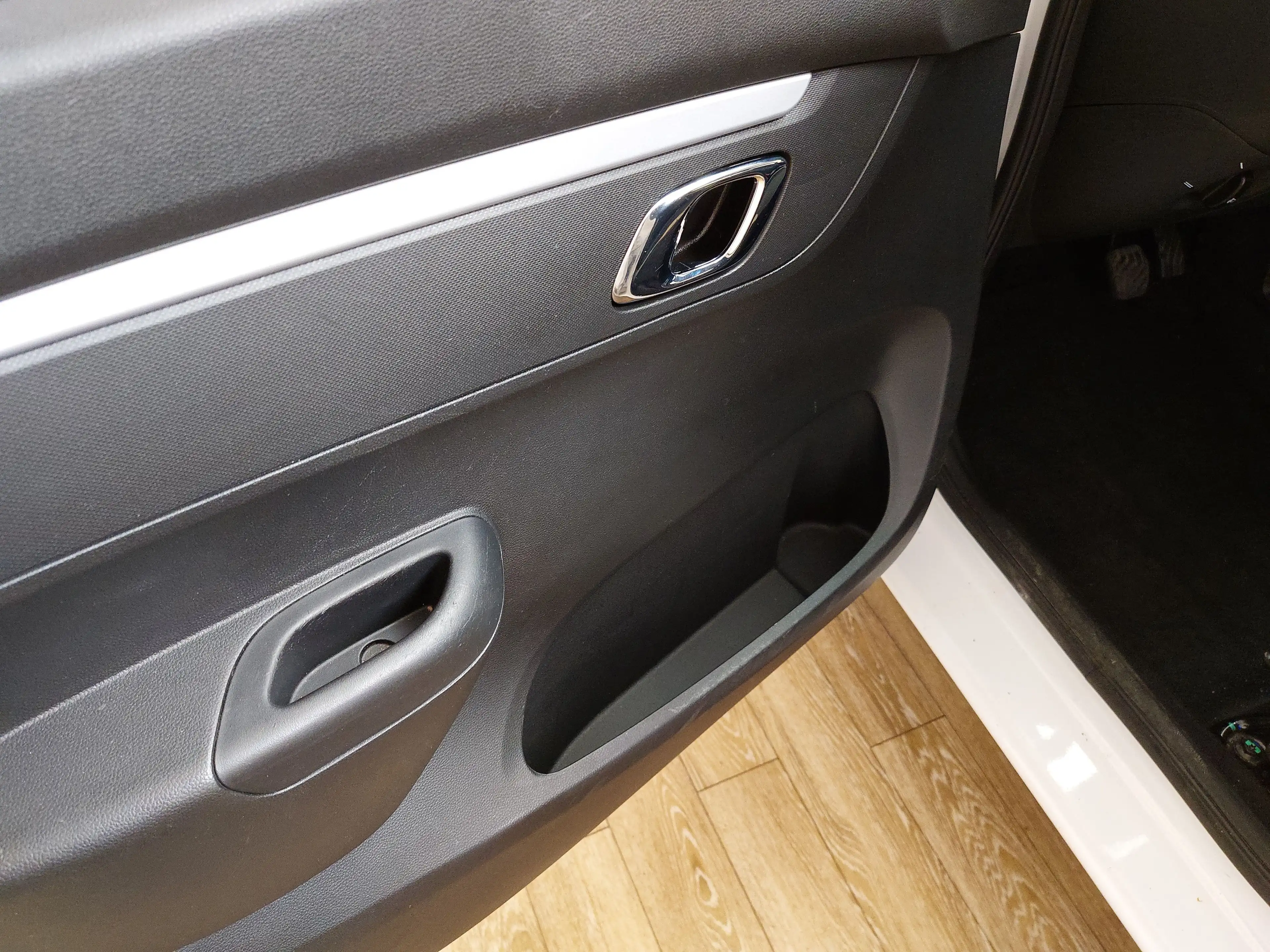 Dacia Spring Electric Essential Navi T-Leder PDC — photo 5