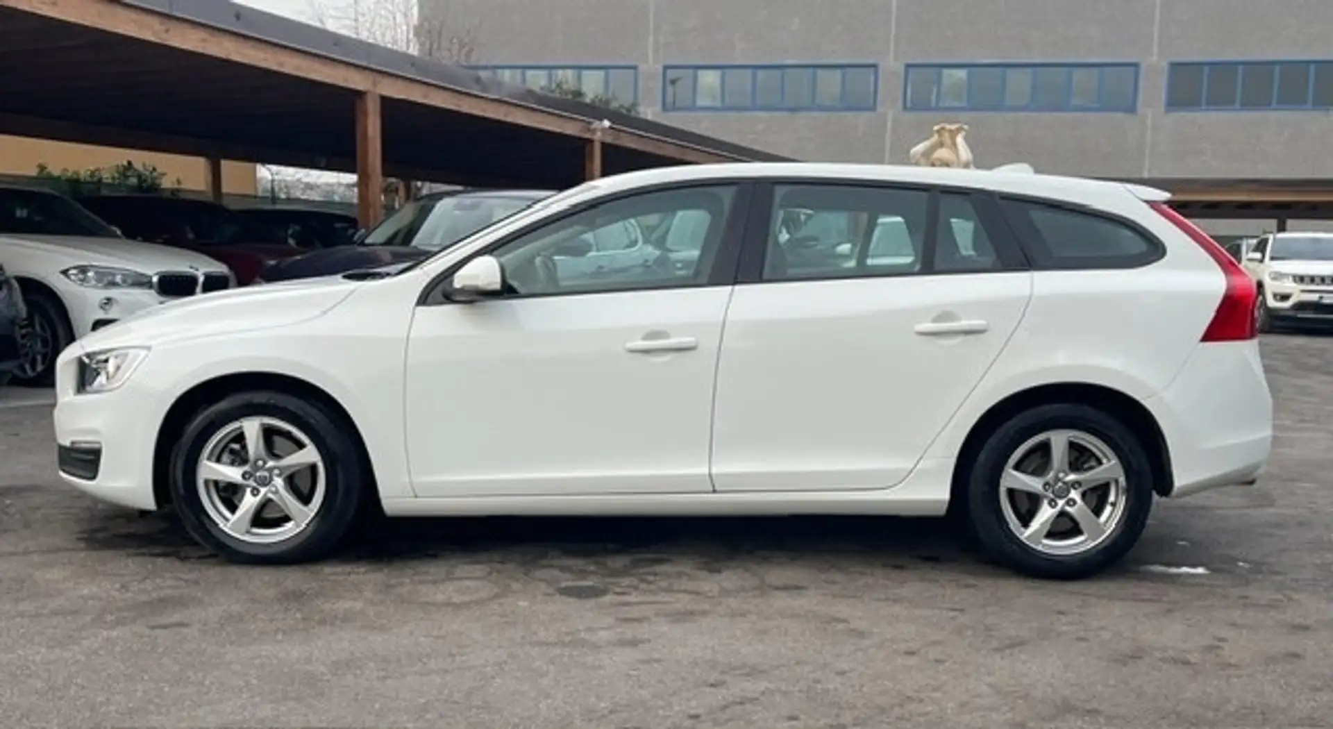 Volvo V60 D2 Geartronic Business Blanco - 2