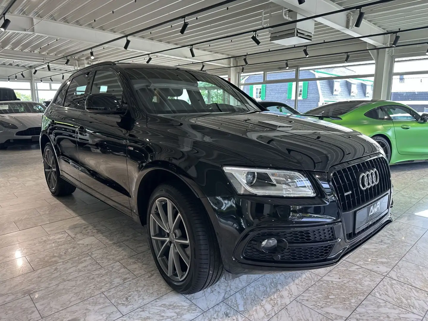 Audi Q5 2.0 TDI Quattro S-LINE SELECTION*PANO*20"AHK Zwart - 2
