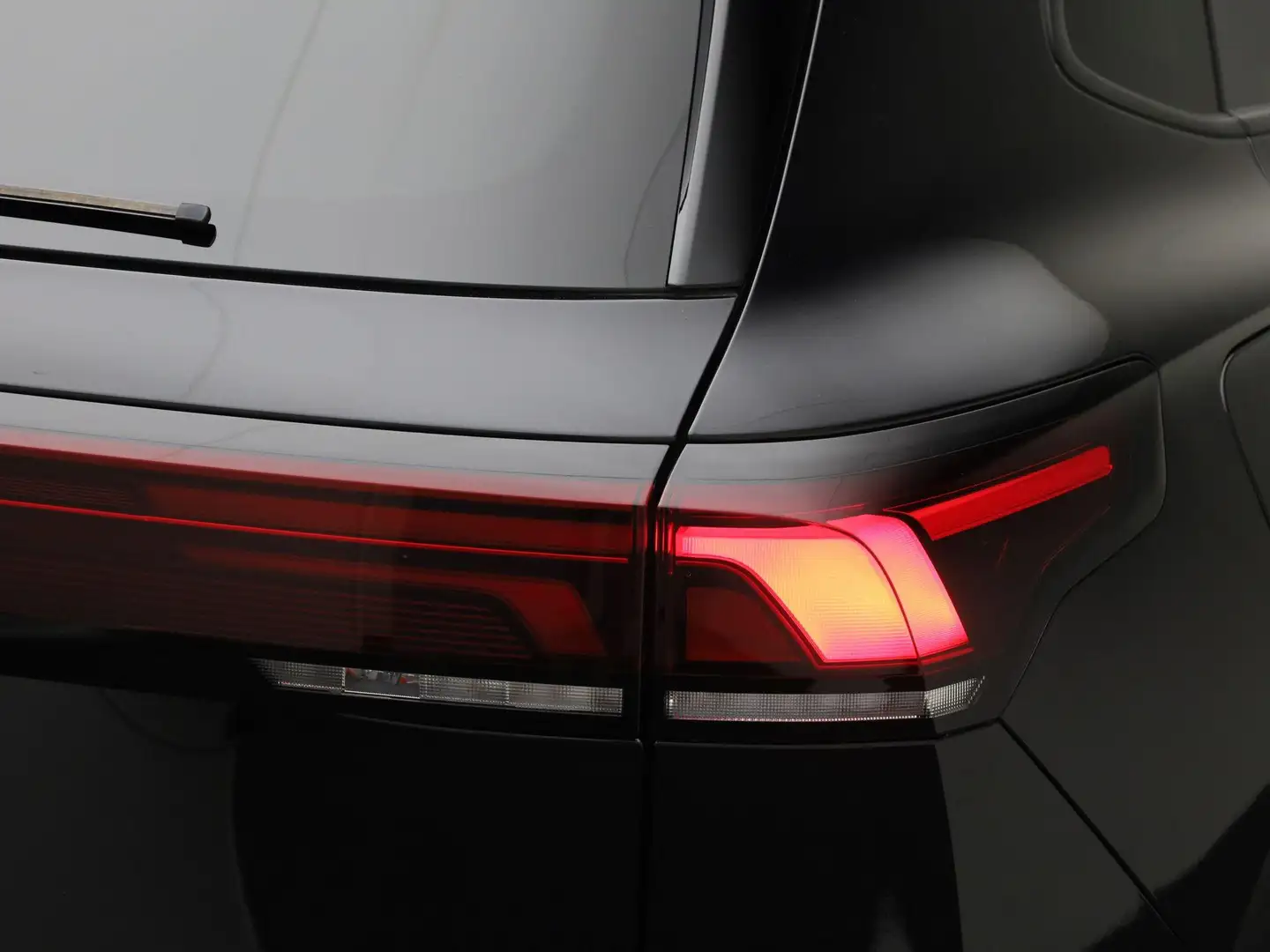 Volkswagen Tiguan 1.5eTSI/130PK Life DSG · Panoramadak · Trekhaak · Zwart - 2