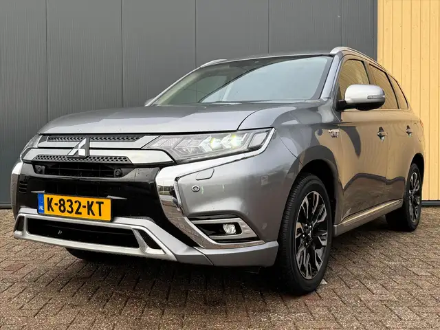 Mitsubishi Outlander 2.4 PHEV 240pk 4WD Aut Intense+ | NL Auto | Schuif