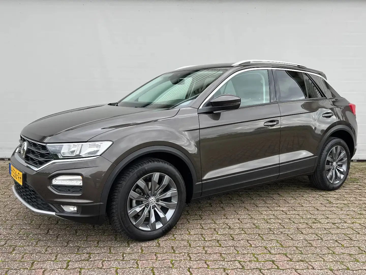 Volkswagen T-Roc 1.5 TSI 150 PK | DSG | Style | NL auto van 1e eige Brun - 1
