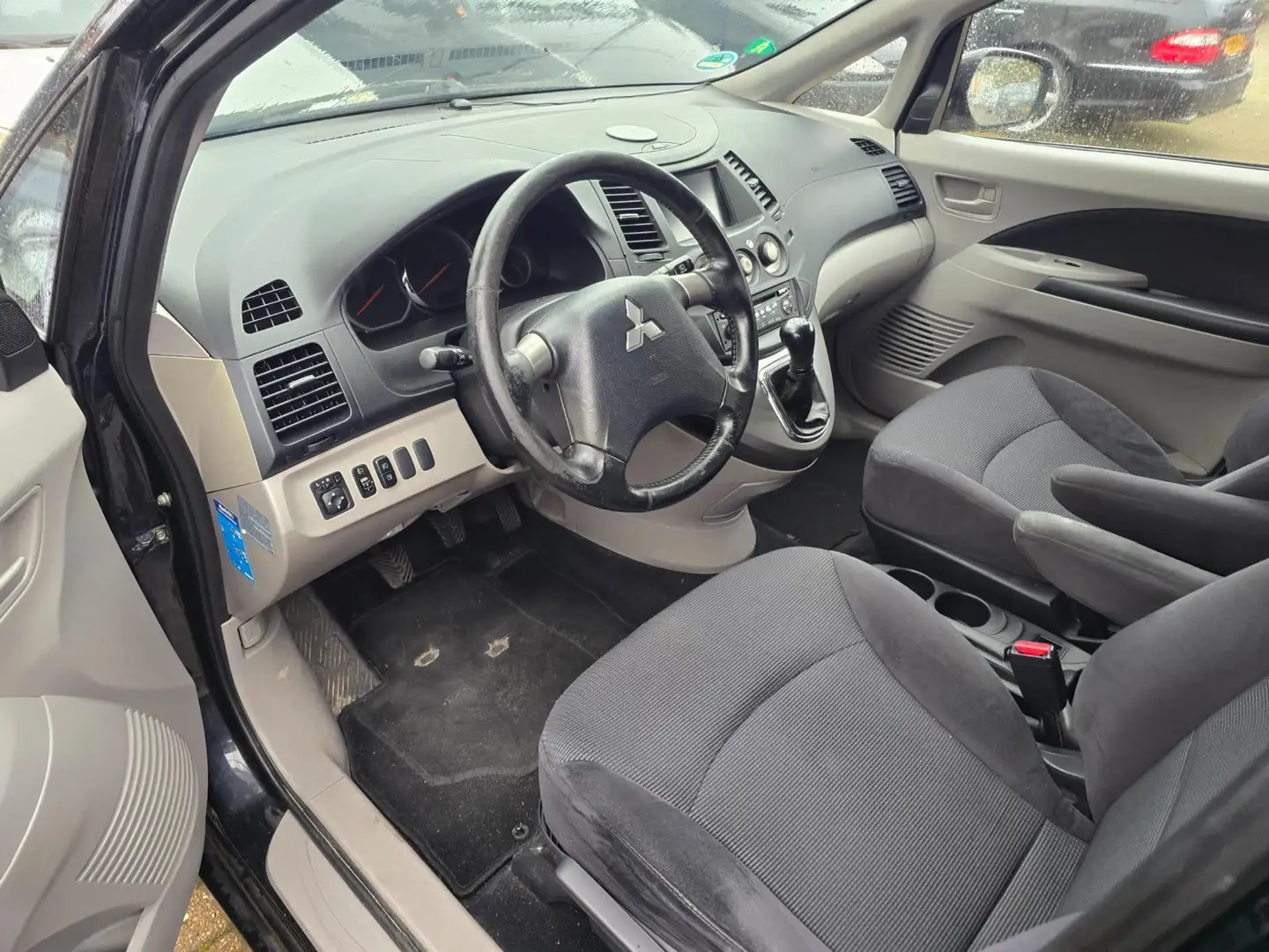 Mitsubishi Grandis 2.4-16V Intense 7-persoons Nero - 2