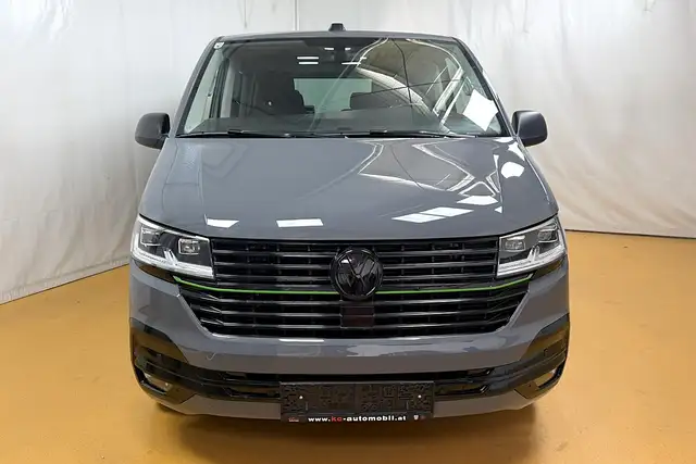 Volkswagen Multivan view 10