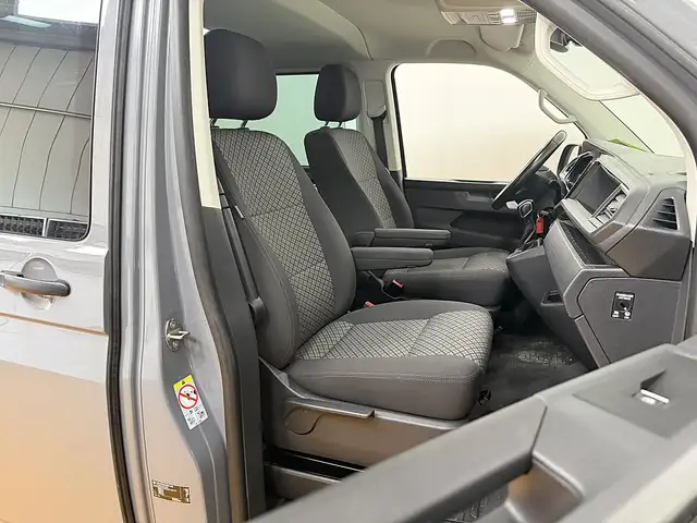 Volkswagen Multivan view 8