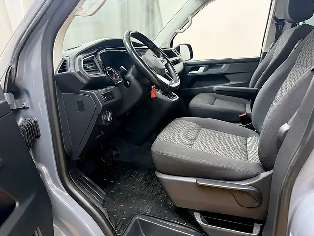 Volkswagen Multivan view 2