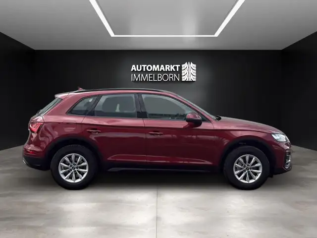 Audi Q5 view 11