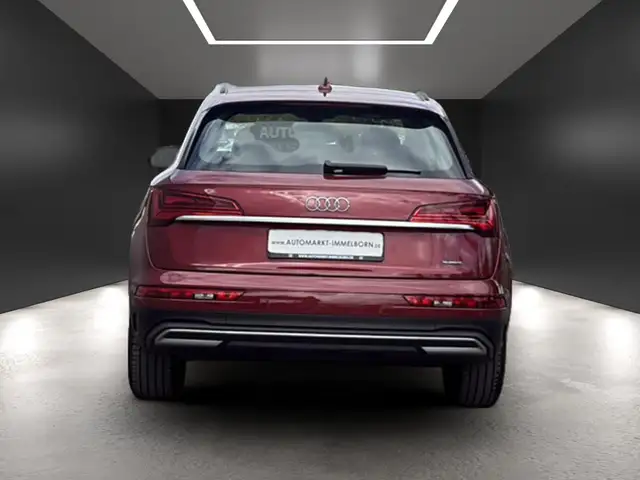 Audi Q5 view 10