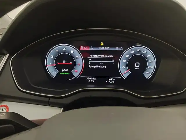 Audi Q5 view 12