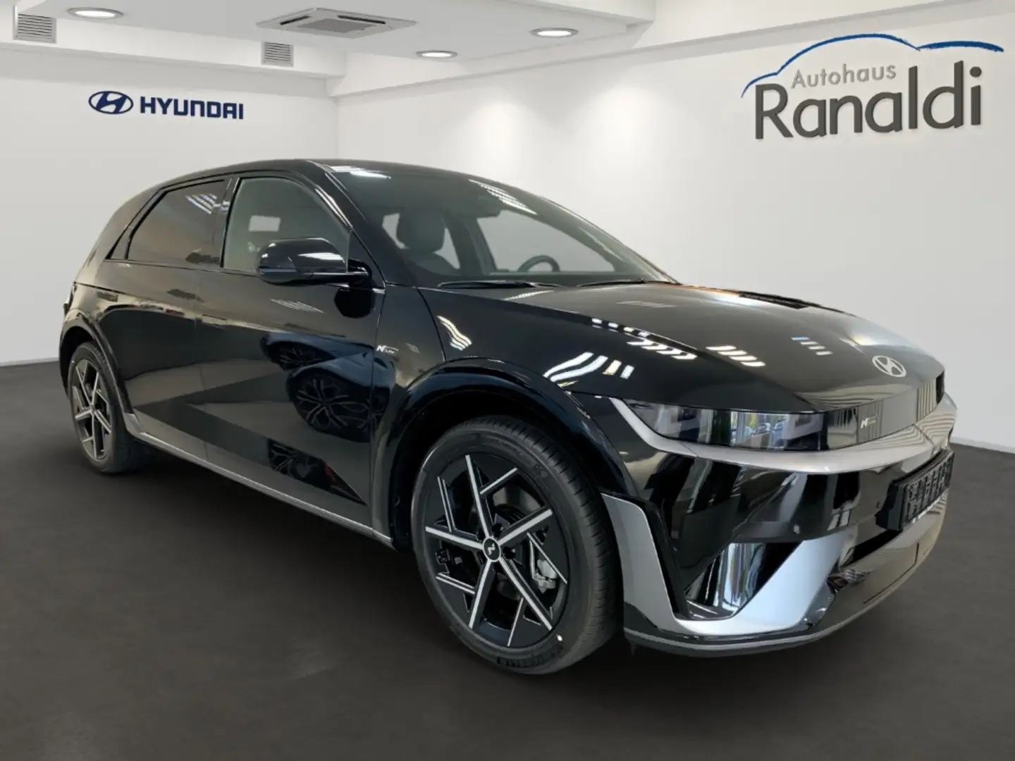 Hyundai IONIQ 5 84kWh+4WD+N-Line X+Sitzpaket+MY25+ Černá - 2