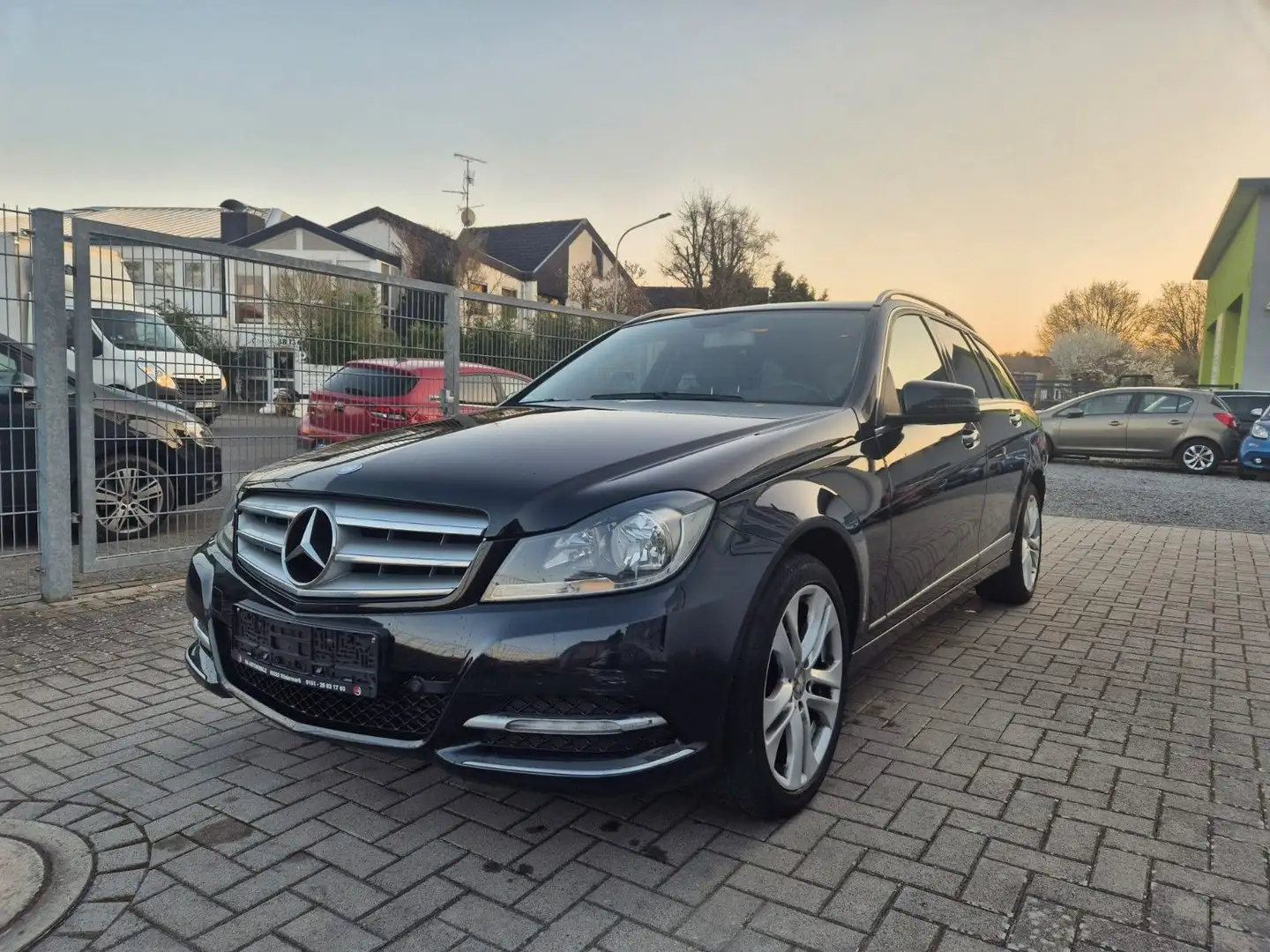Mercedes-Benz C 180 C T-Modell CGI BlueEfficiency Automatik Schwarz - 1