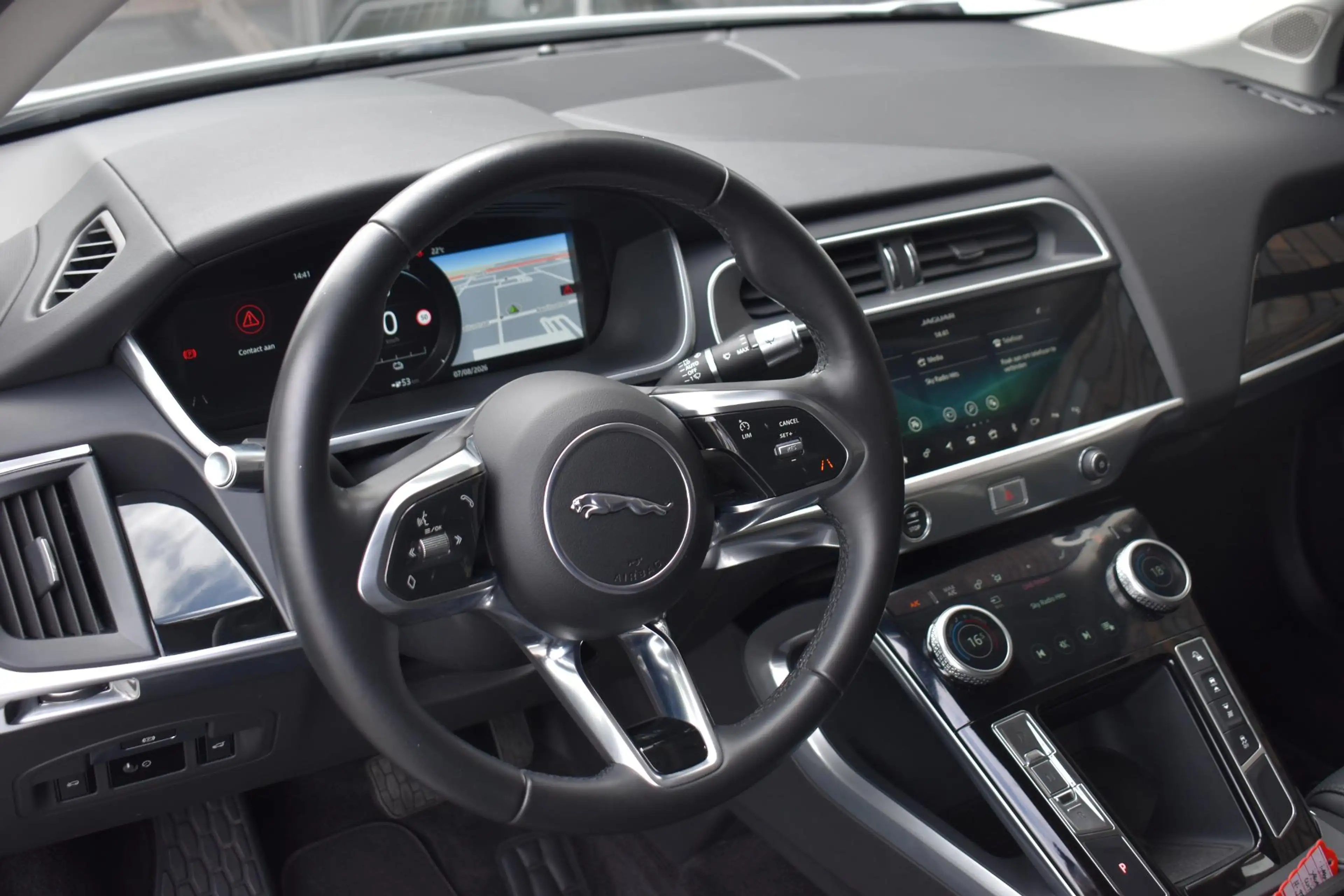 Jaguar I-Pace EV400 90KWH ECC LEDER NAVI CRUISE — photo 4