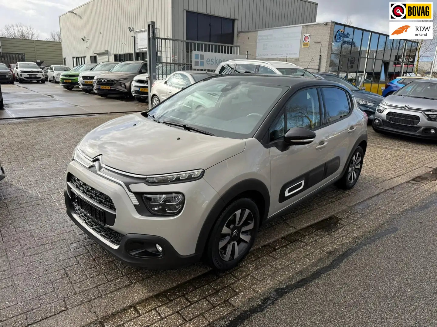 Citroen C3 1.2 PureTech Feel, Facelift, Navi, 12 mnd garantie Beige - 1