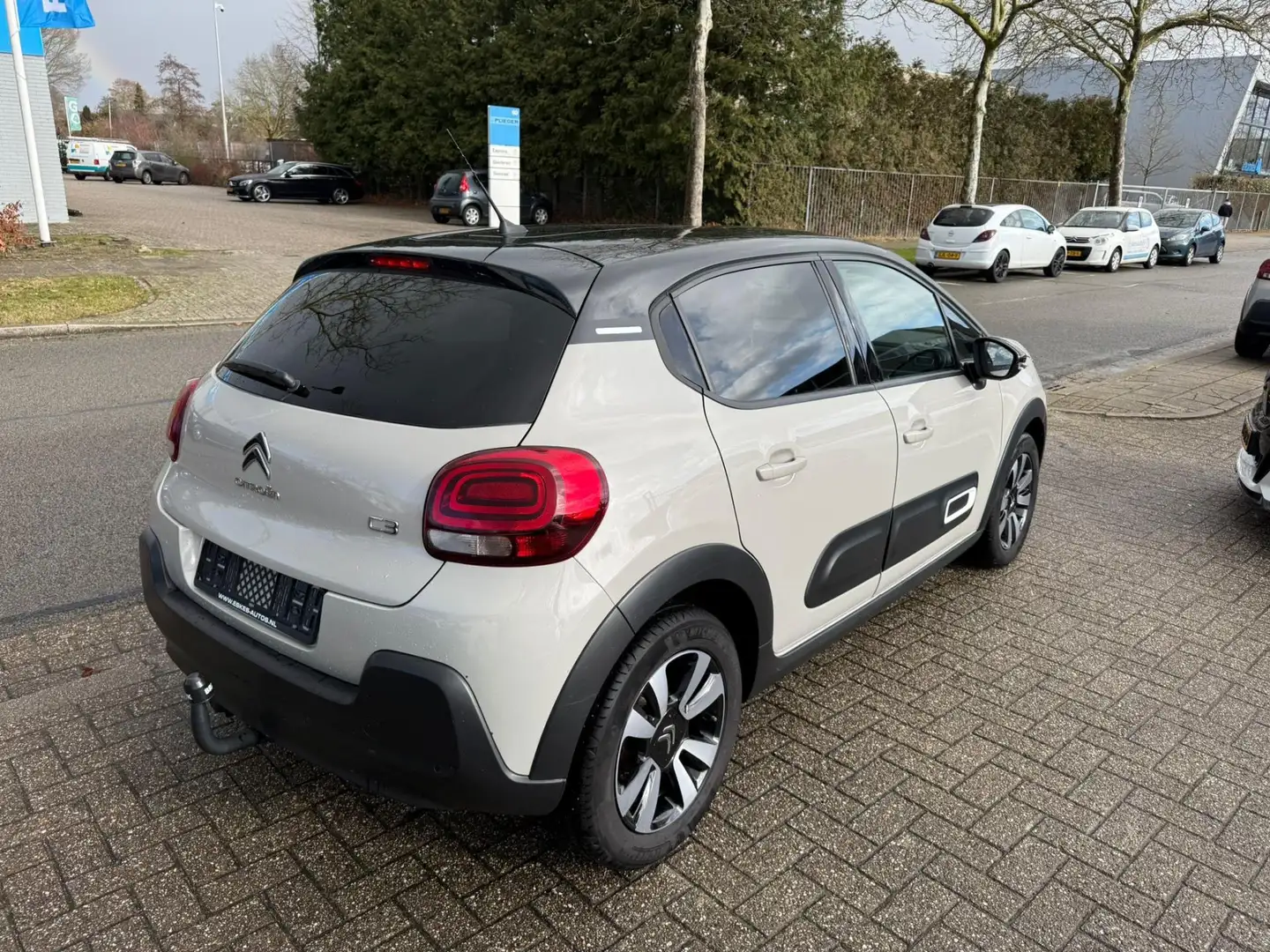 Citroen C3 1.2 PureTech Feel, Facelift, Navi, 12 mnd garantie Beige - 2