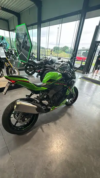 Kawasaki NINJA ZX-4RR - foto 5