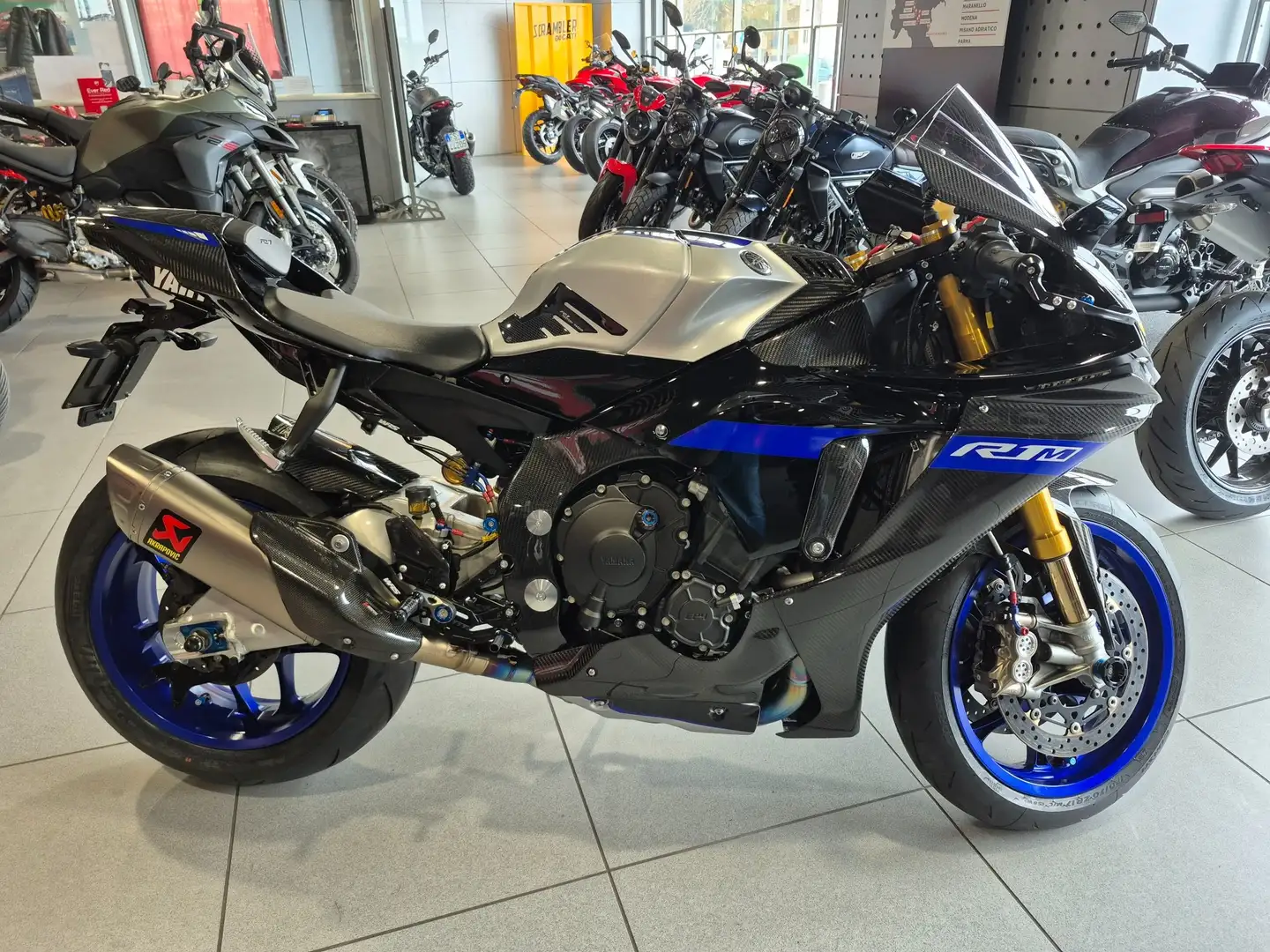 Yamaha YZF-R1 M Negro - 1