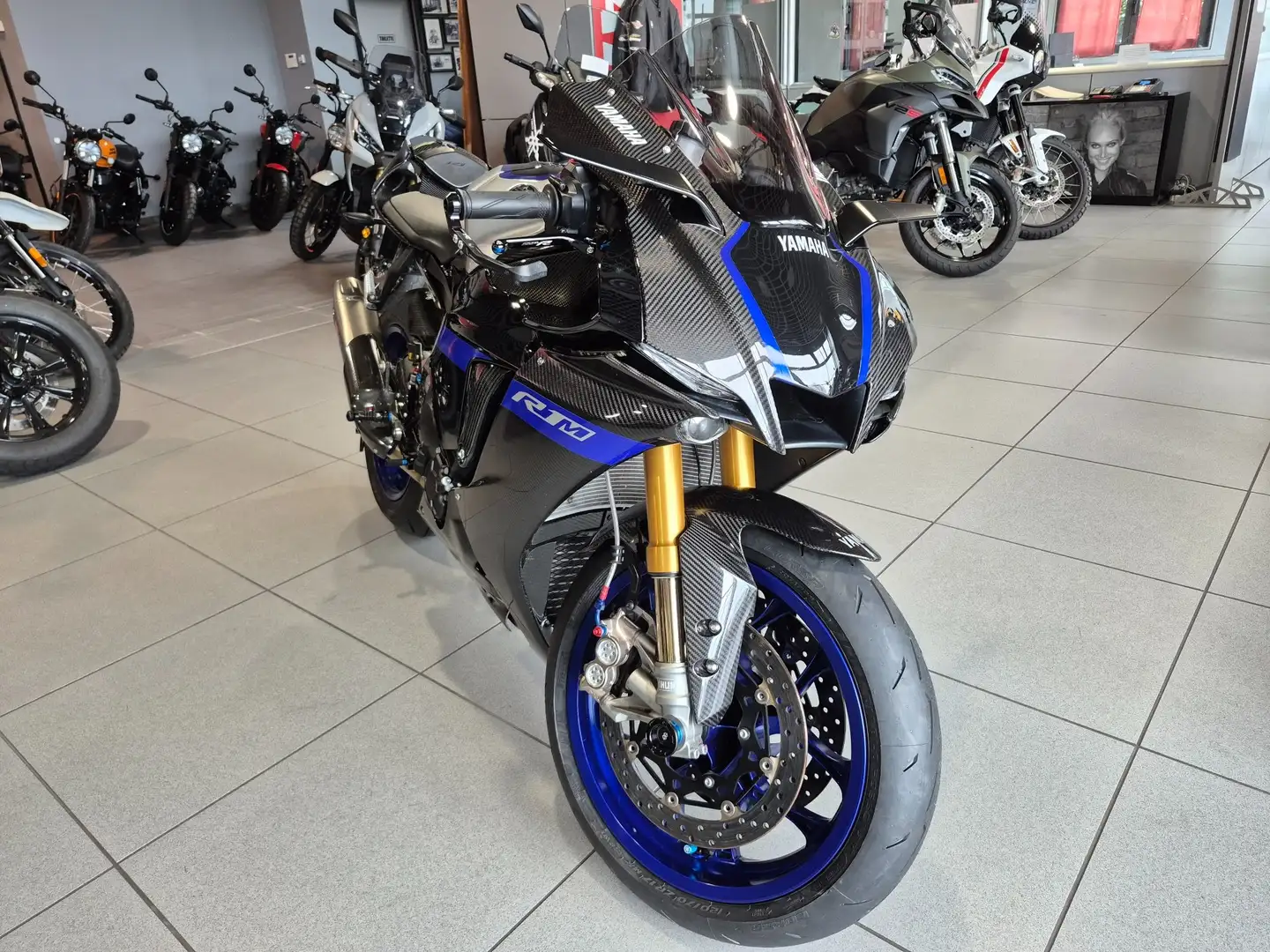 Yamaha YZF-R1 M Negro - 2