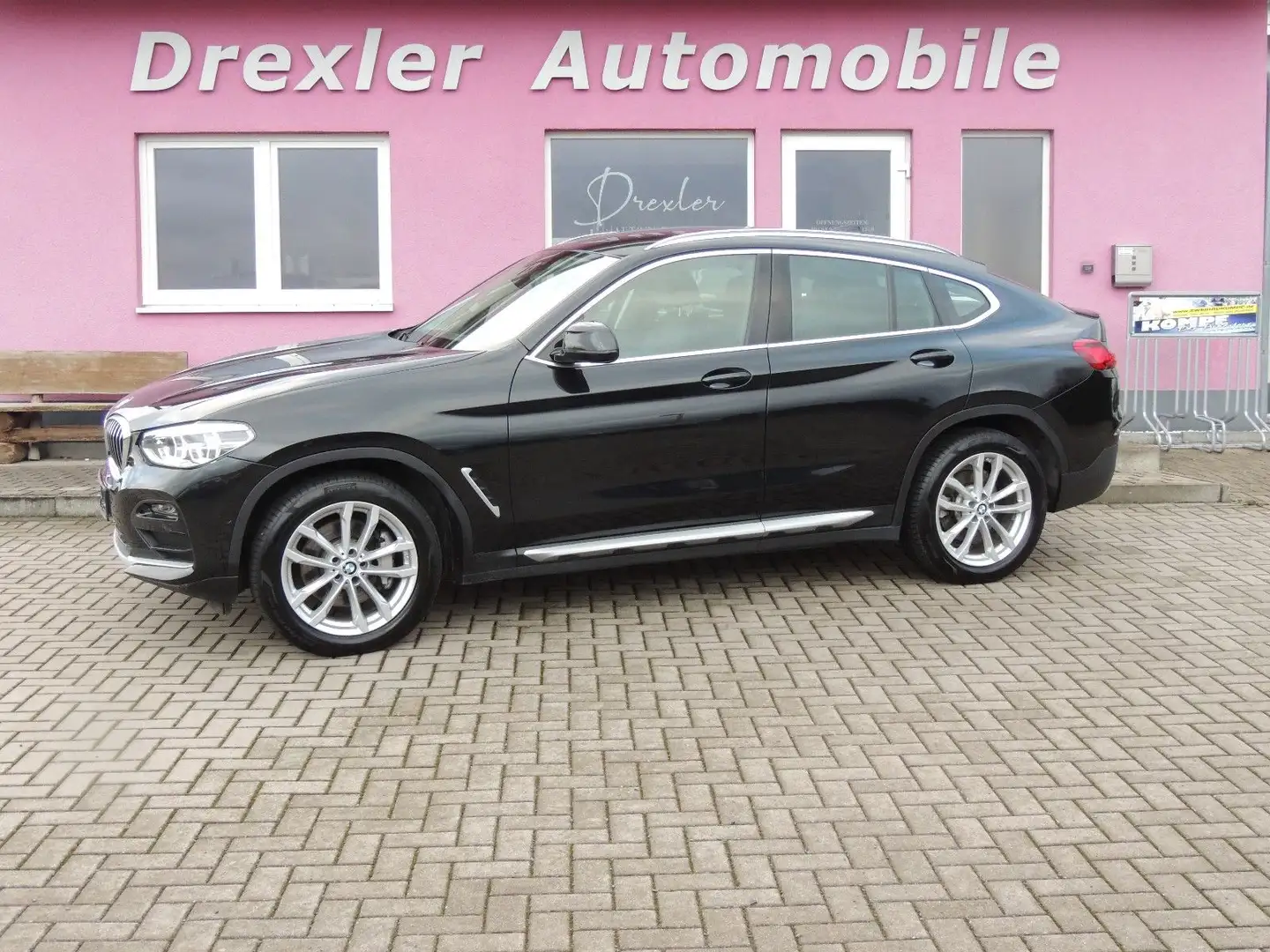 BMW X4 xDrive 30 d xLine Schwarz - 1