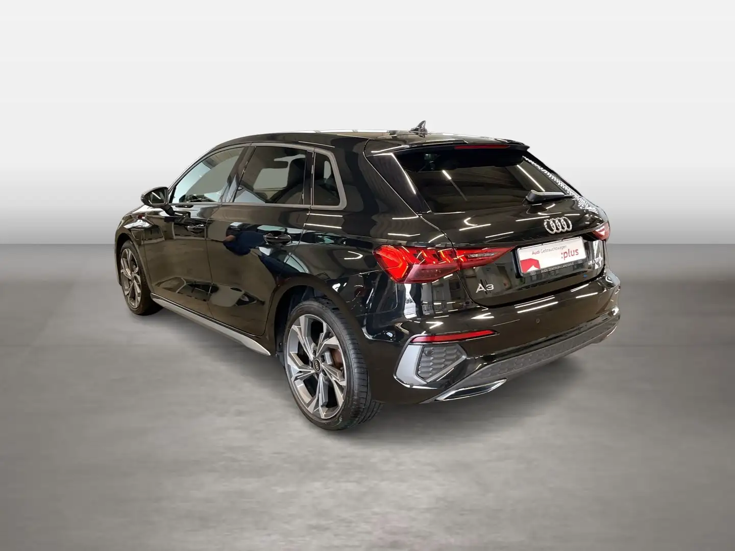 Audi A3 Sportback 40 TFSIe S tronic S line 2xKlima LM Zwart - 2