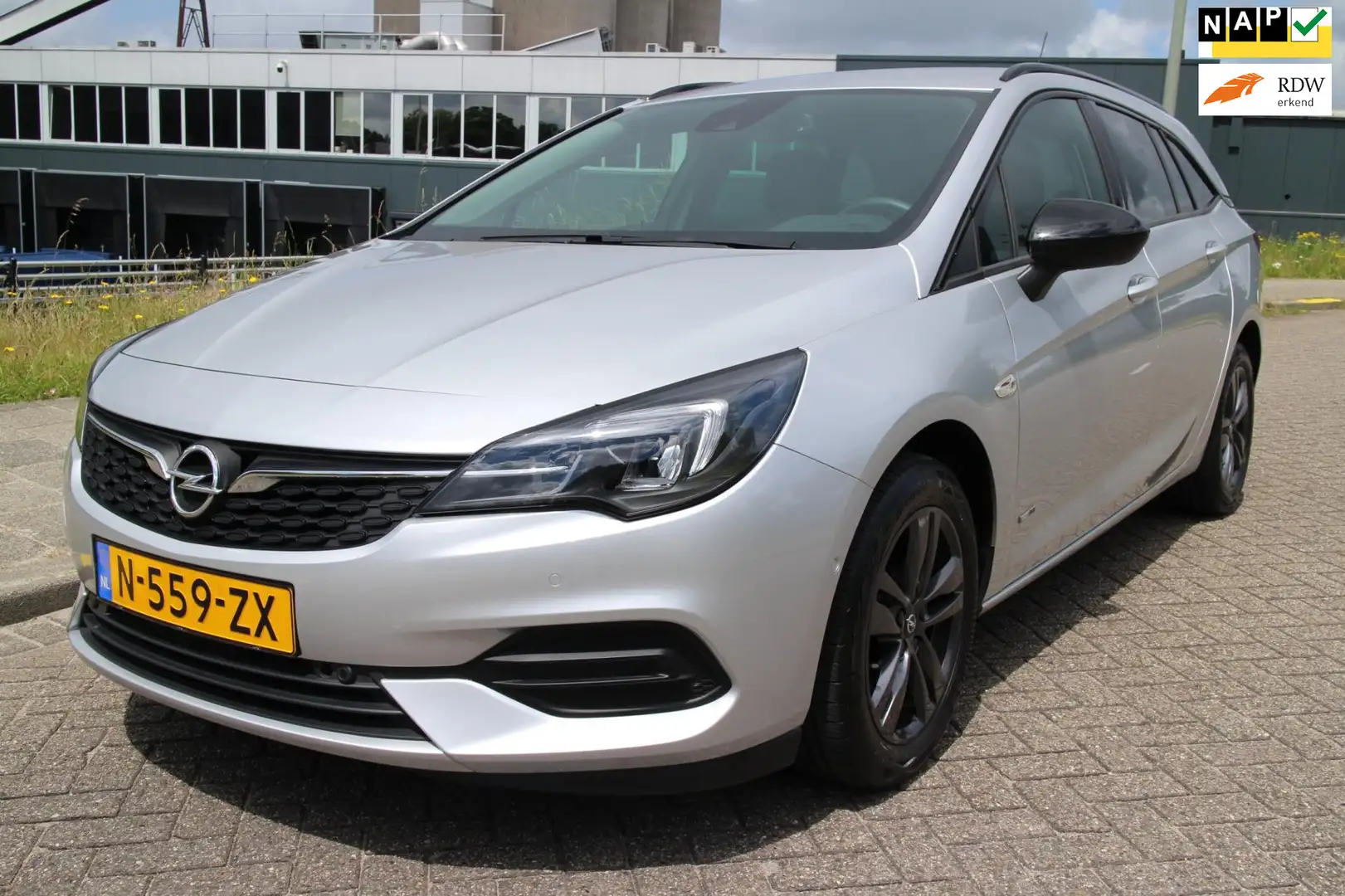 Opel Astra Sports Tourer 1.2 Business Elegance Grau - 1