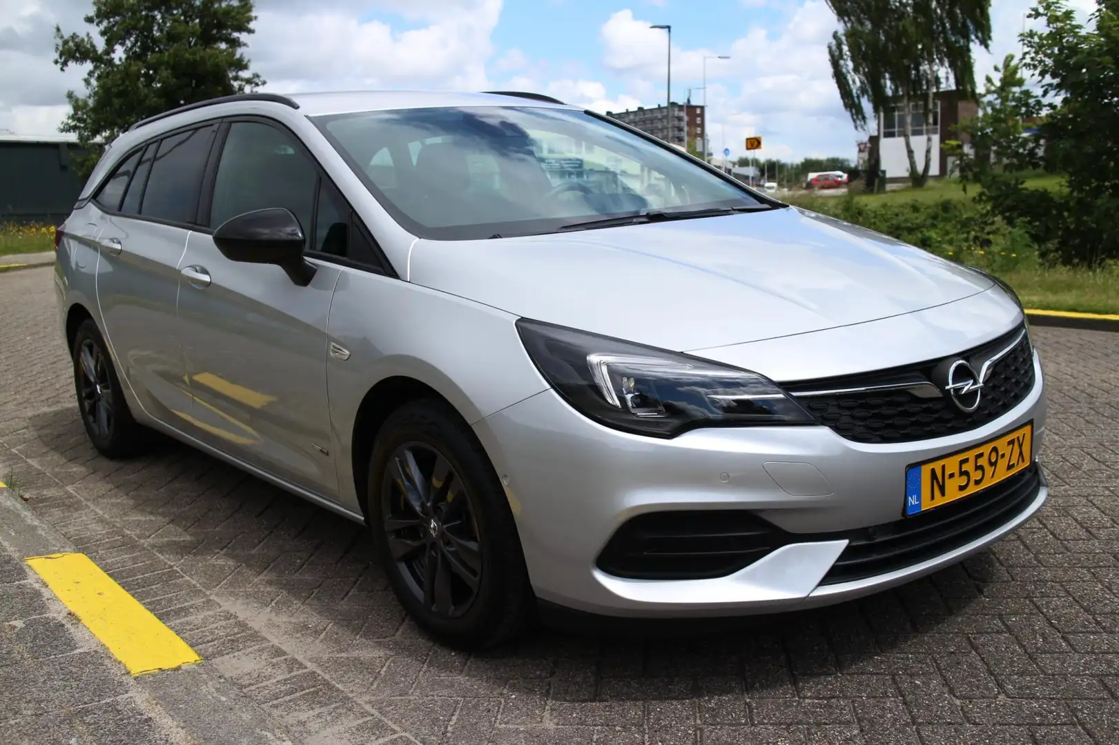 Opel Astra Sports Tourer 1.2 Business Elegance Grau - 2