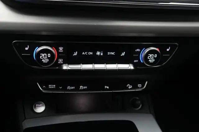 Audi Q5 view 11