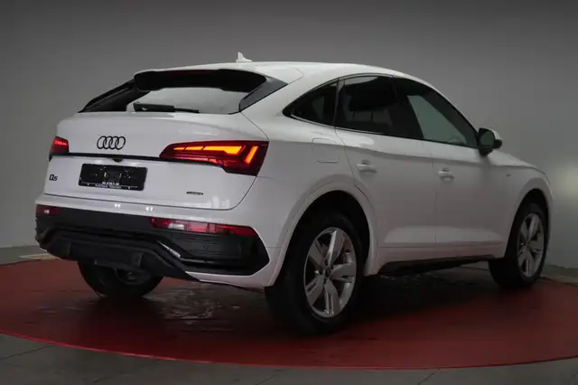 Audi Q5 view 4