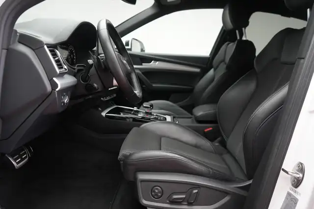 Audi Q5 view 8