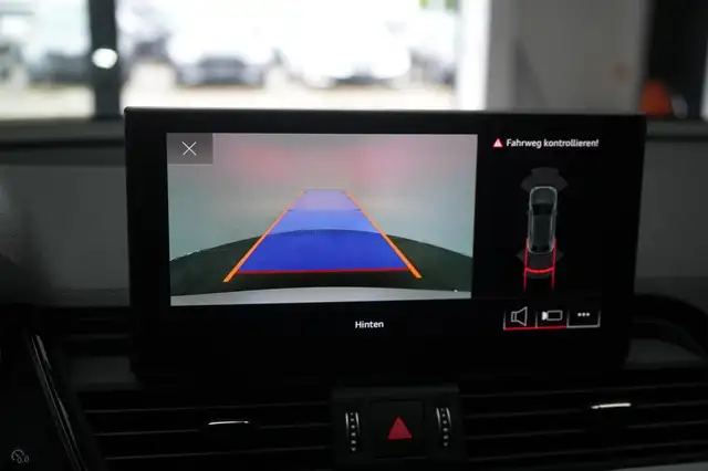 Audi Q5 view 10