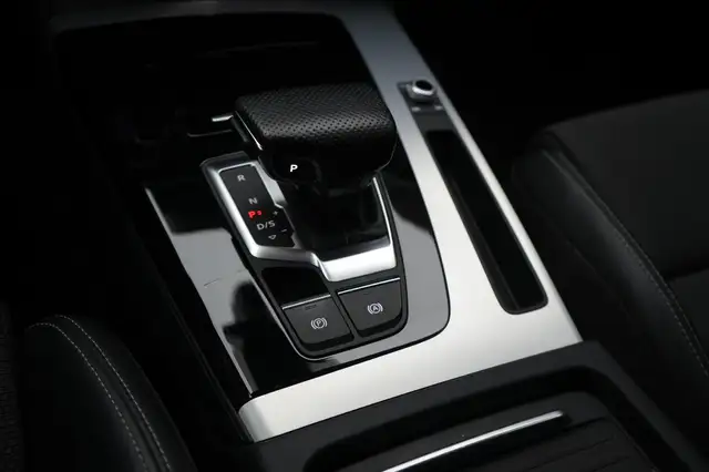 Audi Q5 view 12