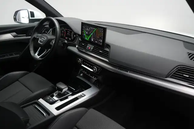 Audi Q5 view 6