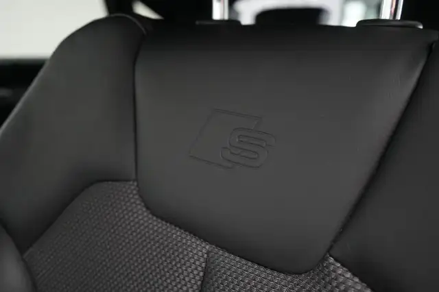 Audi Q5 view 14