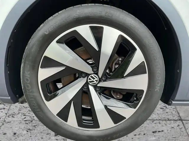Volkswagen Id.4 view 8