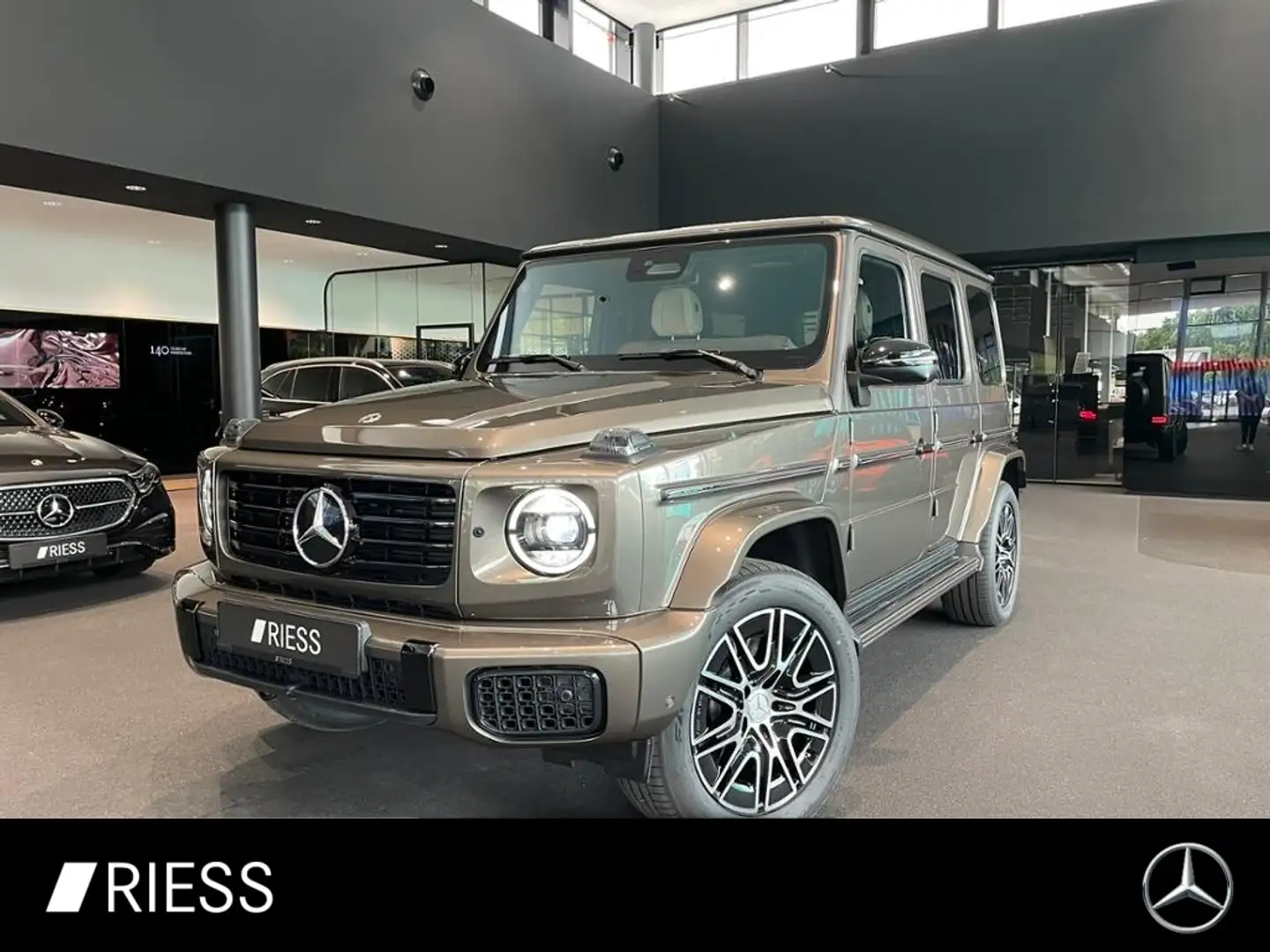 Mercedes-Benz G 450 d 360 AHK AUT LM Leder PDC SoundSys SpurH Grau - 1