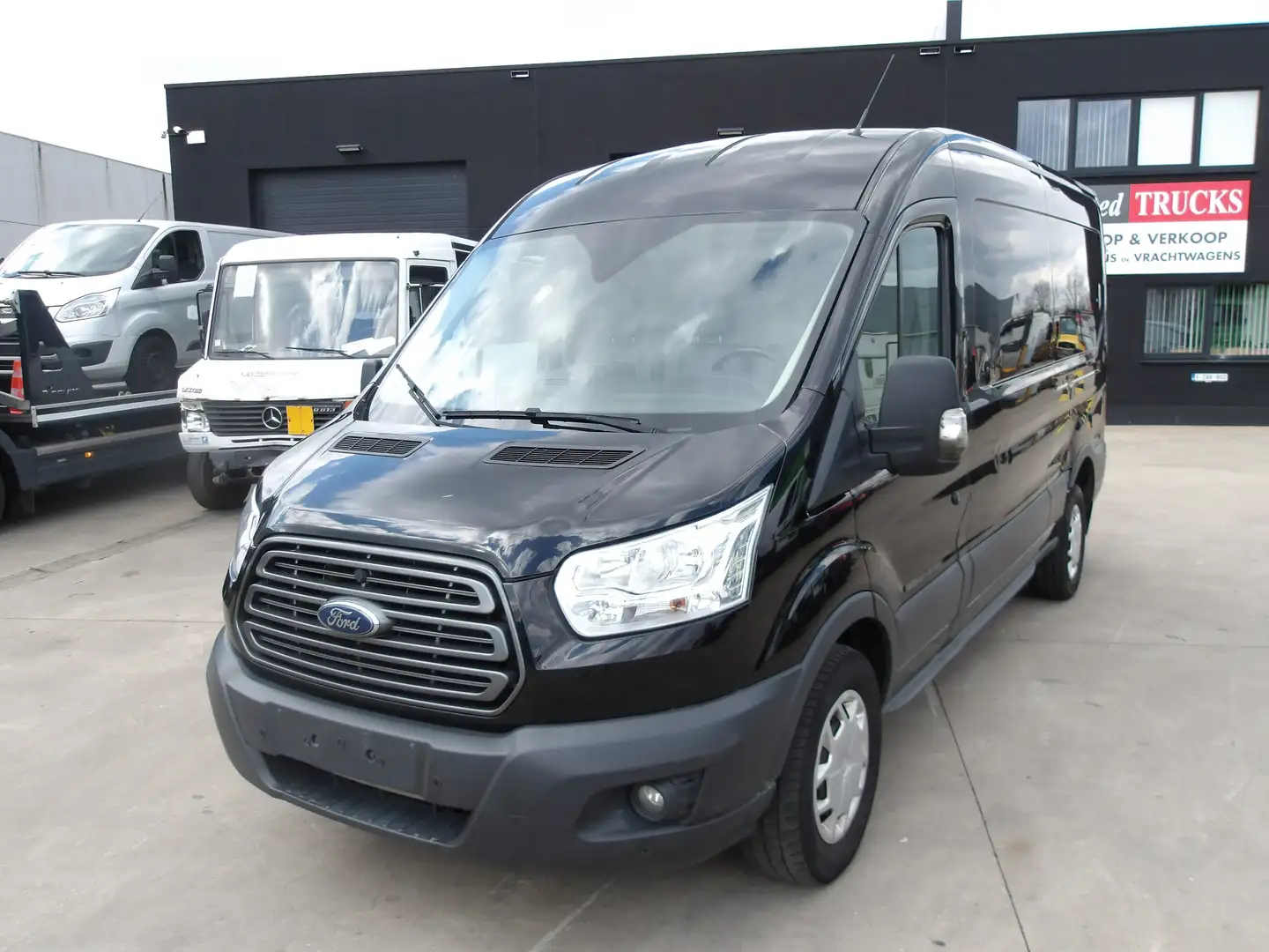Ford Transit Zwart - 1