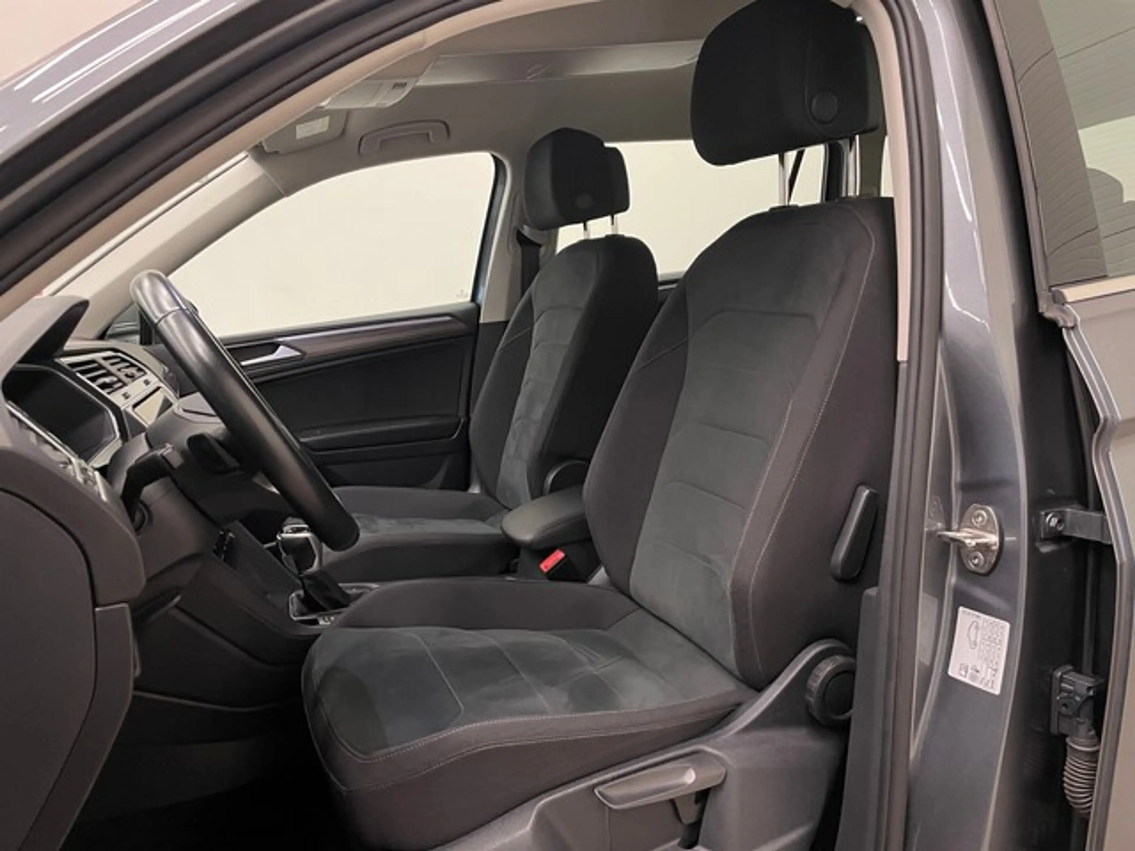 Volkswagen Tiguan Allspace 2.0TDI Elegance 4Motion NAVI+APP+ACC+LANE+KAMER... — photo 9