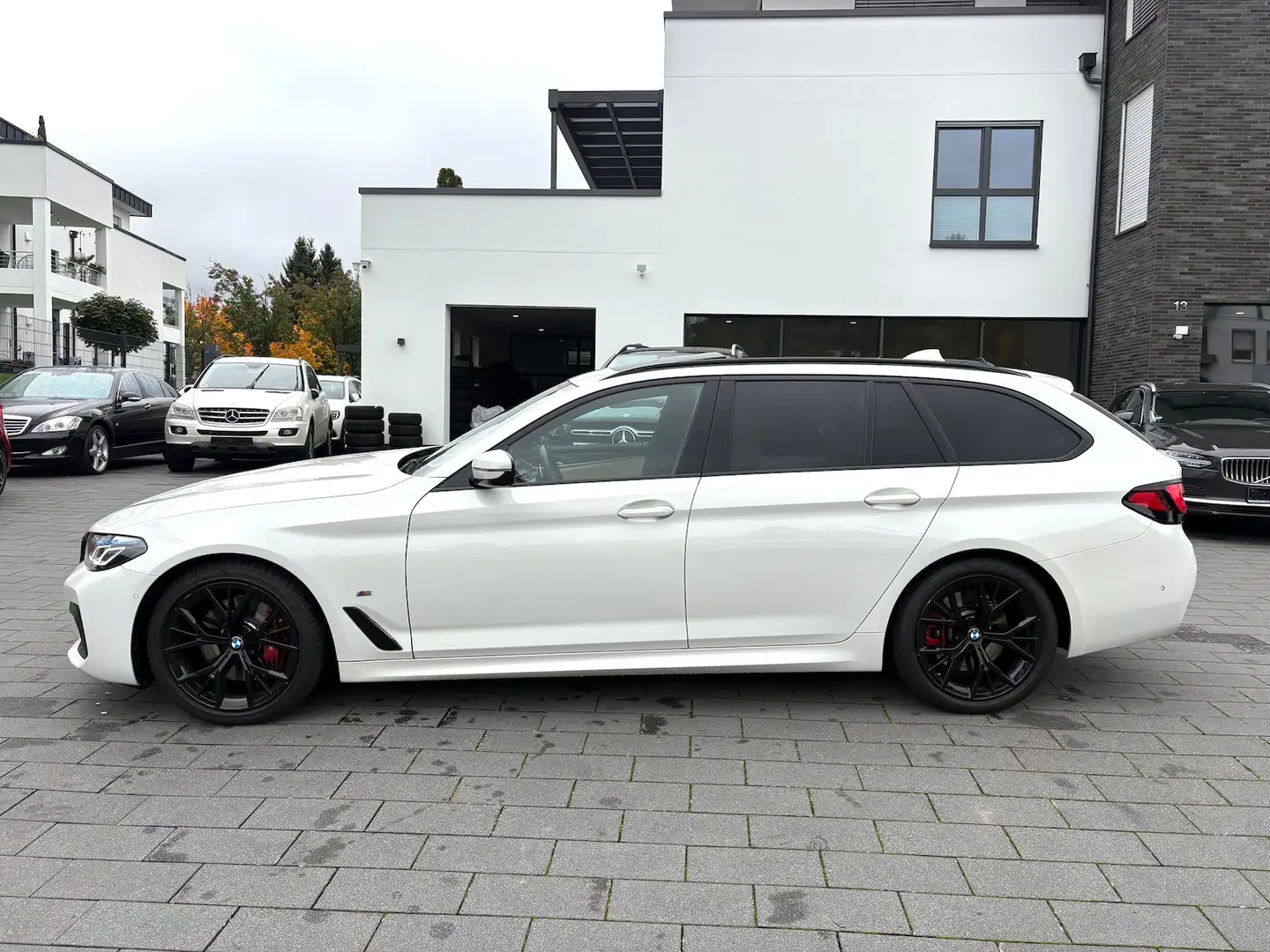 BMW 520 520d Auto.xDrive M-SPORT PRO LASER PANO KEYLESS Blanc - 2