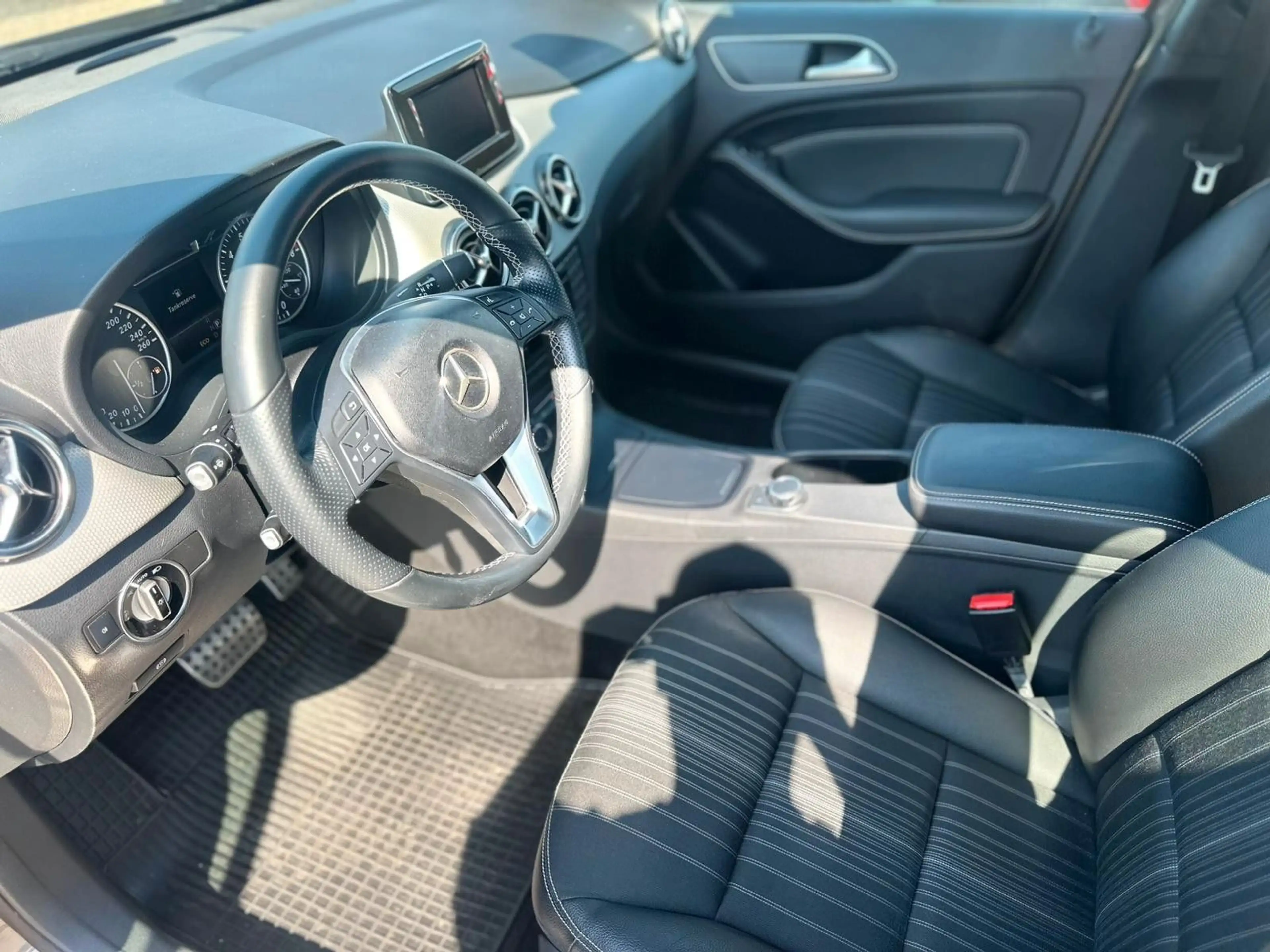 Mercedes-Benz B 250 *2.HAND* HU 07.2027 — photo 8