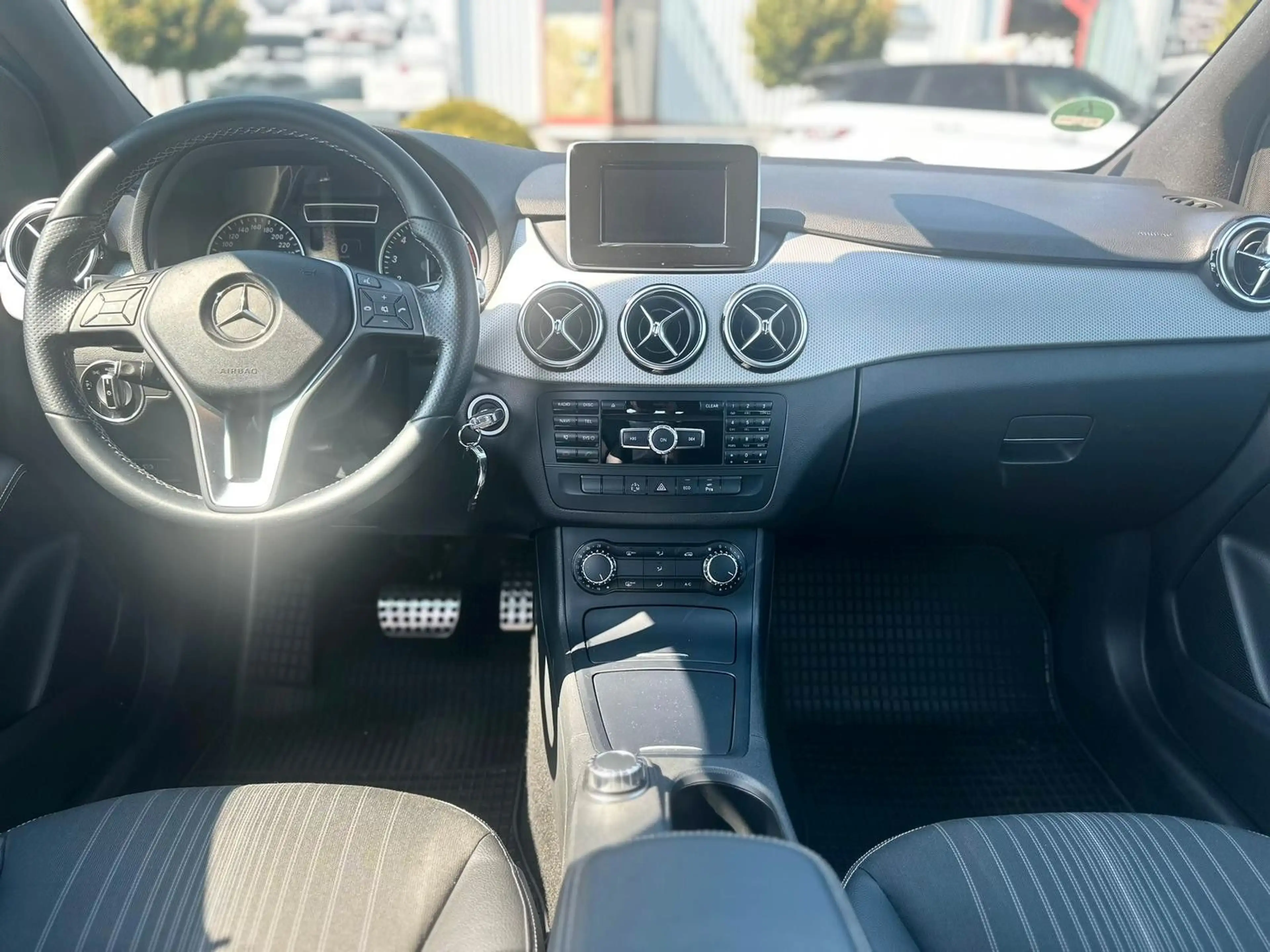 Mercedes-Benz B 250 *2.HAND* HU 07.2027 — photo 9