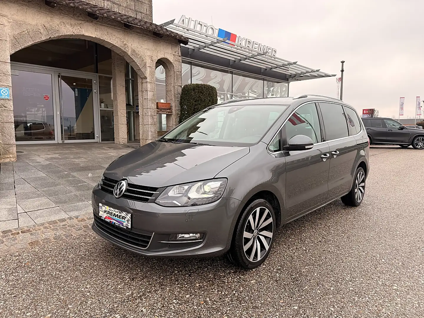 Volkswagen Sharan Business+ SCR 2,0 TDI 7 Sitze DSG 4Motion/RFK/A... Grau - 2