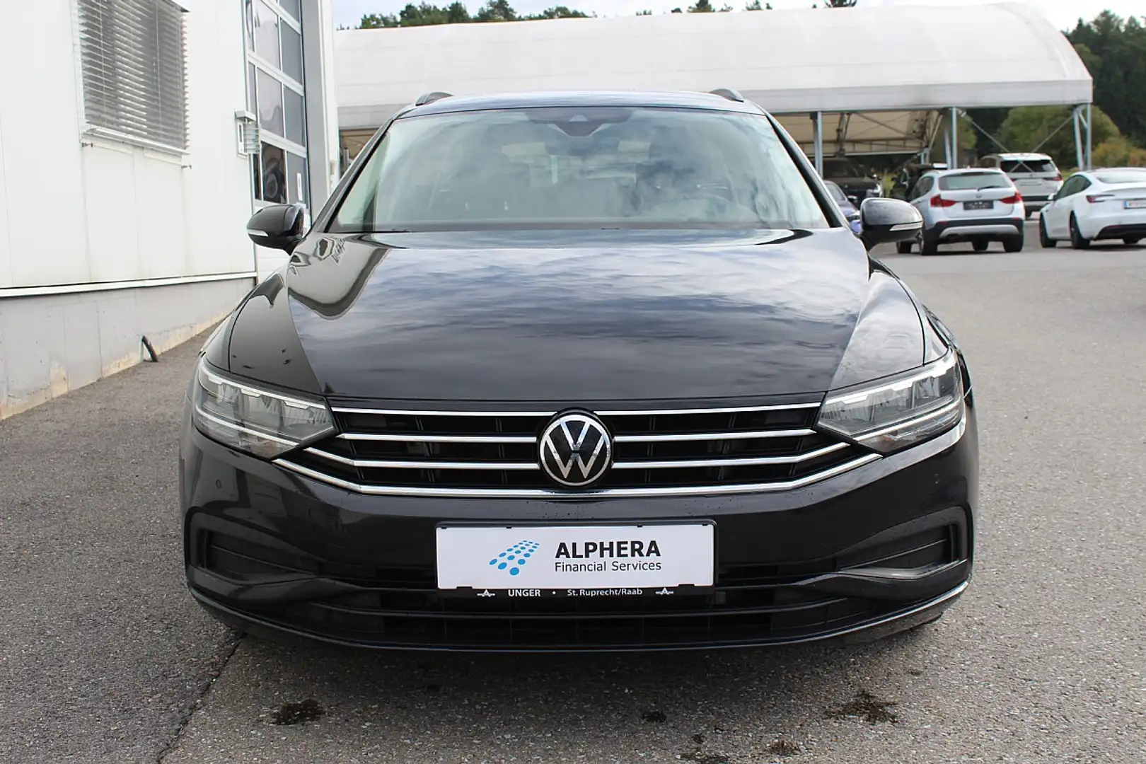 Volkswagen Passat Variant Business 2,0 SCR TDI DSG Schwarz - 2